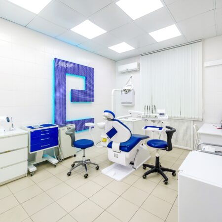 RoomStom - стоматология, в которой предоставляется комплексный подход в лечении.